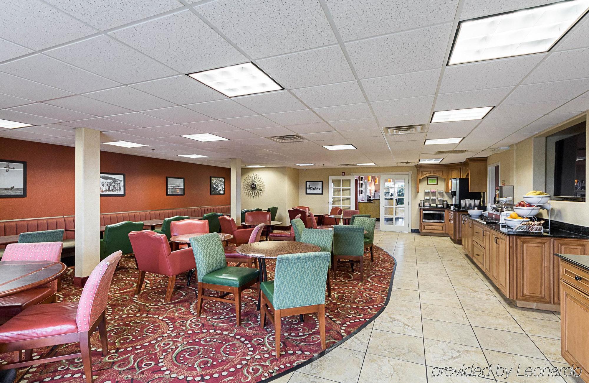 Comfort Suites Airport Wichita Eksteriør bilde